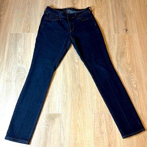 Old Navy Woman’s size 6 Skinny jeans